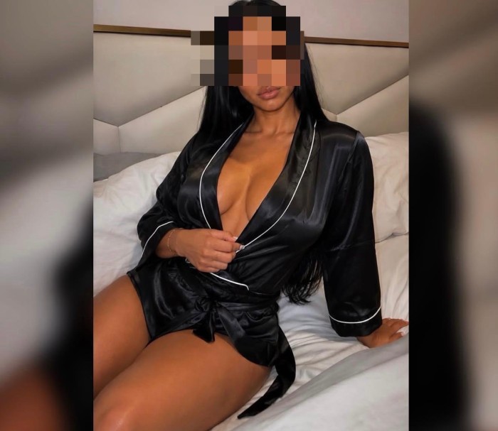 cuerpo de modelo morenaza exclusiva teruel