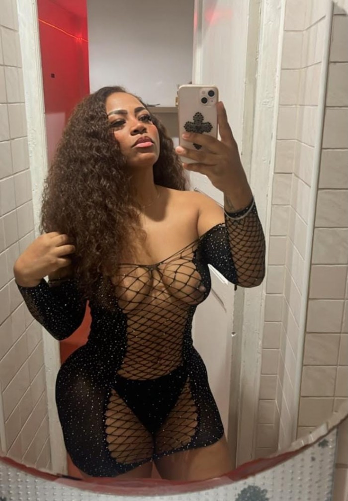 MORENAZA SEXY DESEANDO FIESTA Y SEXO INTENSO