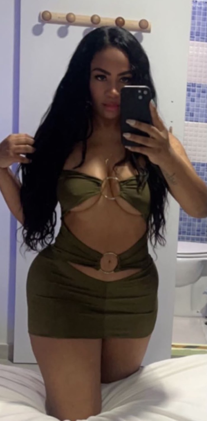 MORENAZA SEXY DESEANDO FIESTA Y SEXO INTENSO