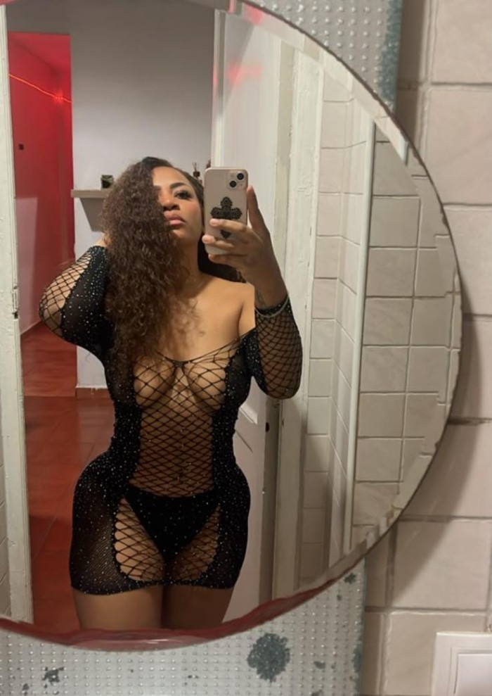 MORENAZA SEXY DESEANDO FIESTA Y SEXO INTENSO