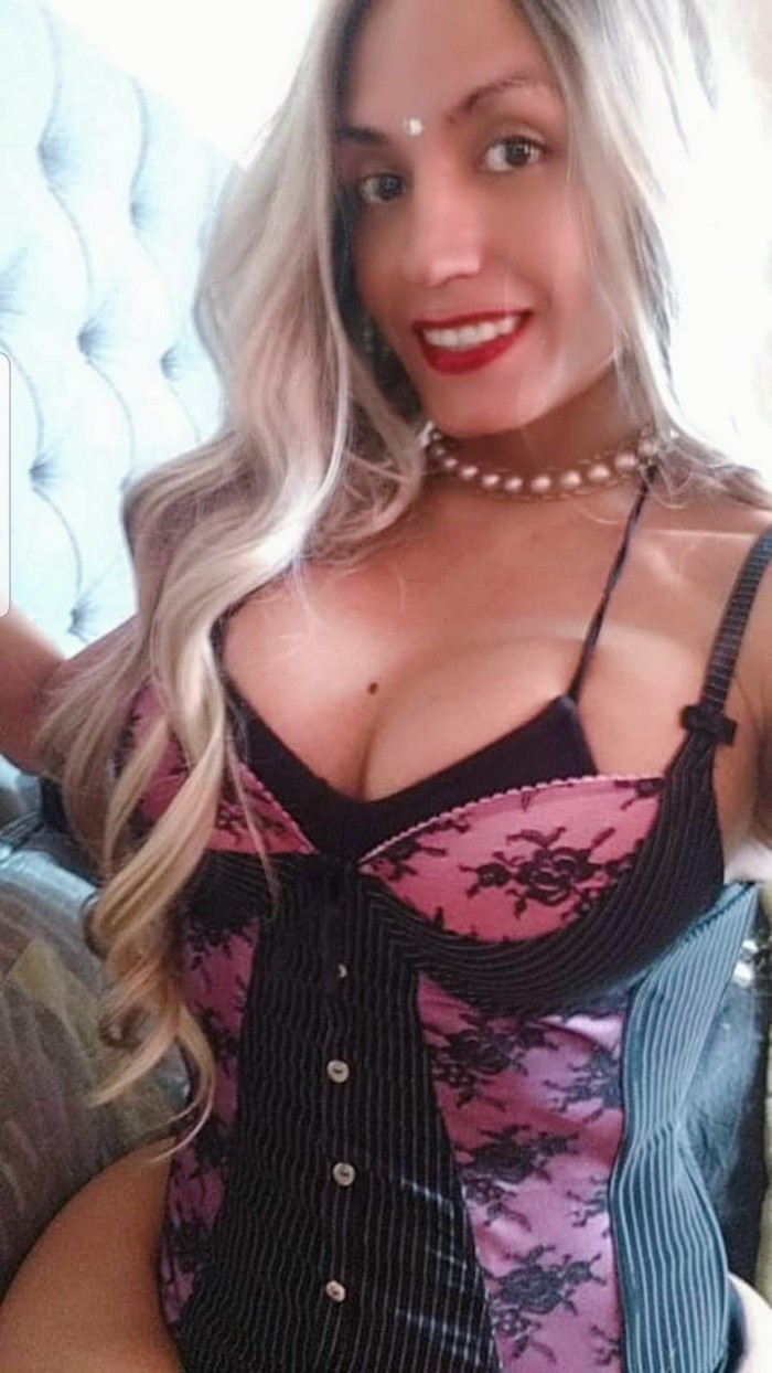 COLOMBIANA,POLLONA LECHERA DESPLAZAMIENTOS