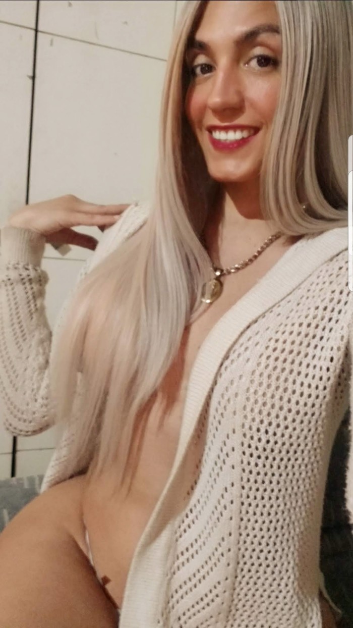COLOMBIANA,POLLONA LECHERA DESPLAZAMIENTOS
