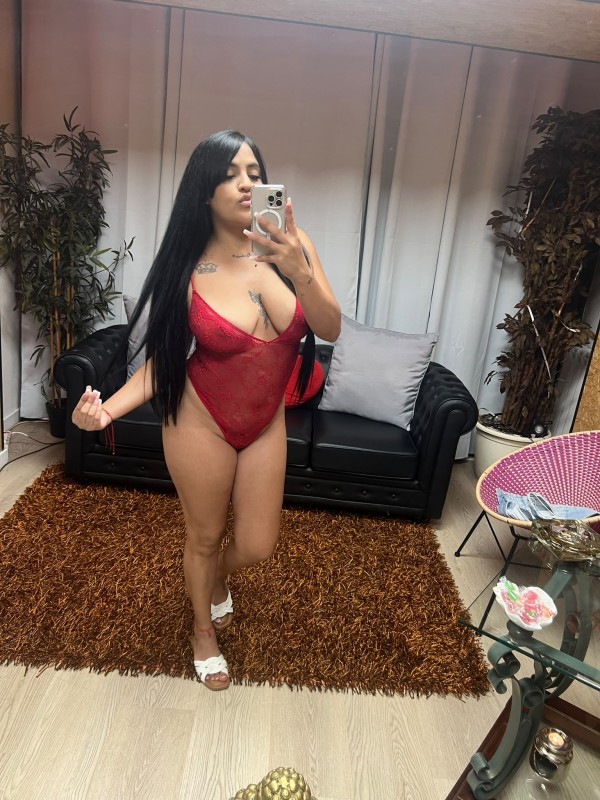 PROMO 90E LA HORA, RICA VENEZOLANA DE PASO POR LlIRIA