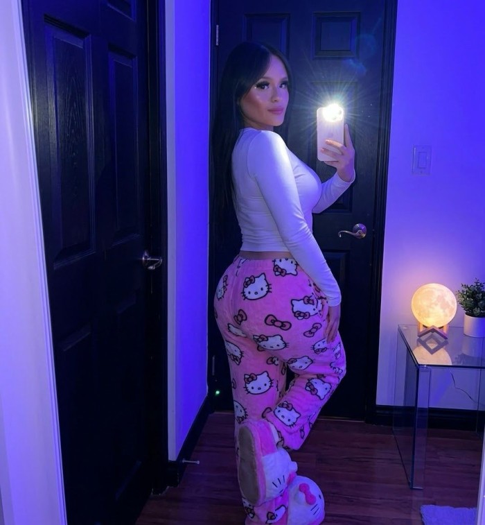 VERSÁTIL FEMENINA DISPONIBLE 24 HRS