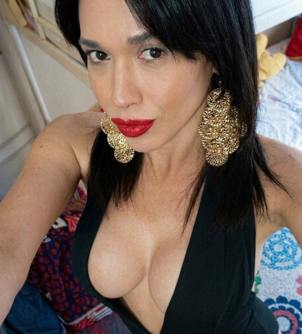 NOVEDAD SELENA LA MÁS CAÑERA/ POLLON/ PLACER