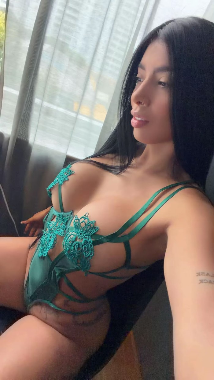 NATALY CHICA COMPLACIENTE CARIÑOSAS GUAPA FIESTERA