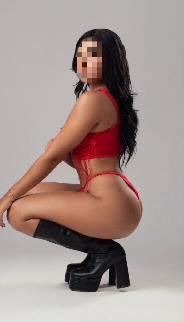 DELICIOSA EXQUISITA IMPLICADA LUJURIOSA CACHONDA