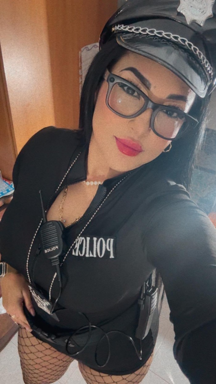 REYNA VENEZOLANA  ARDIENTE VEN A RELAJARTE -611307131
