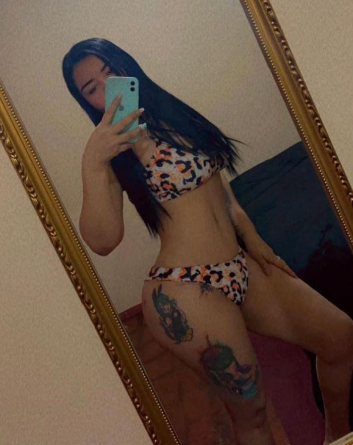 COLOMBIANA MUY FIESTERA CON JUGUETICOS PARA TI