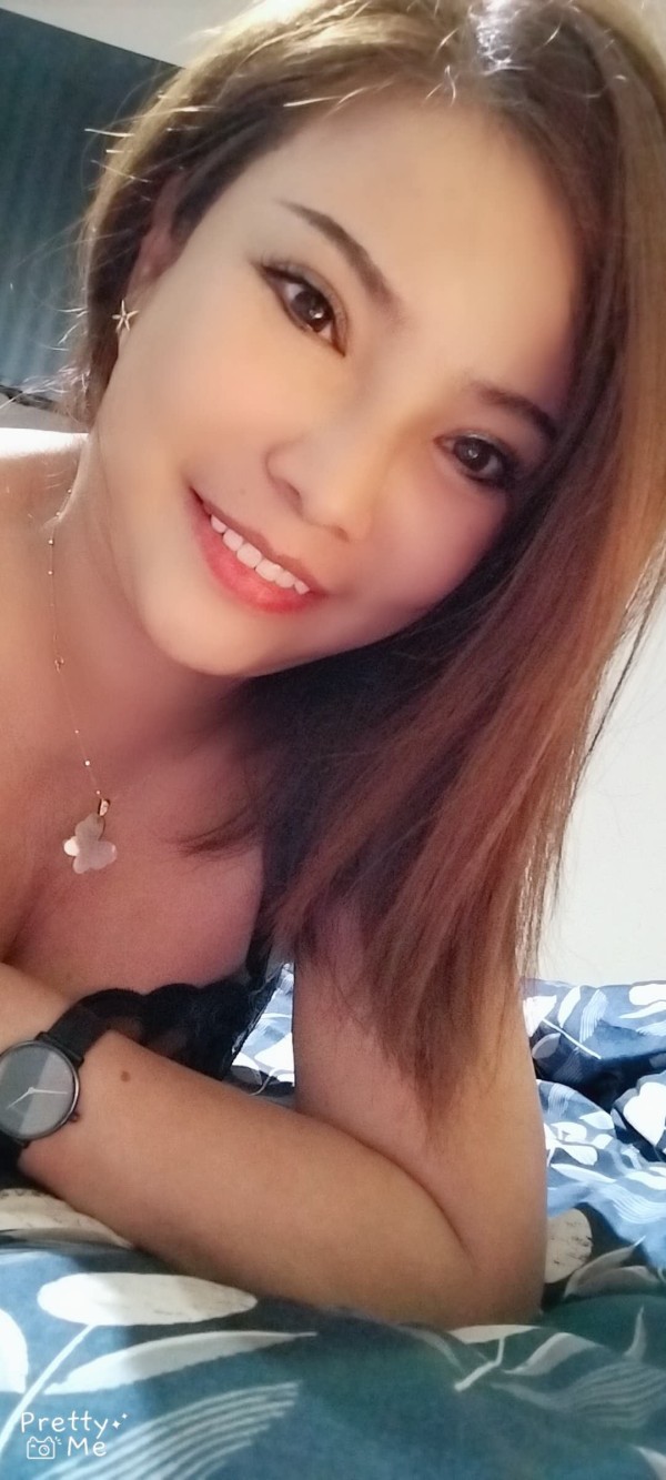 China chica en vecindario de balos