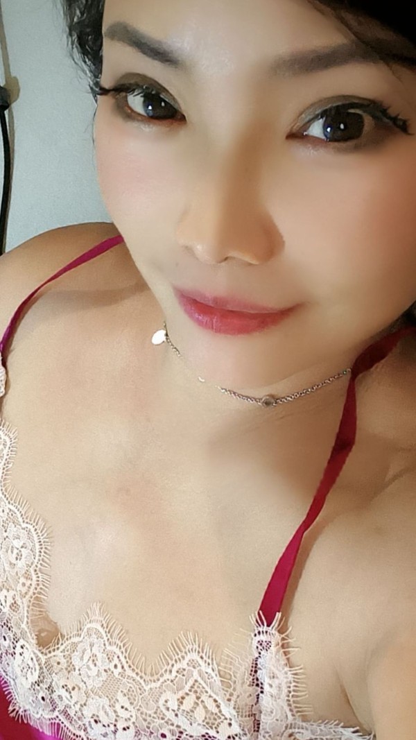 China chica en vecindario de balos