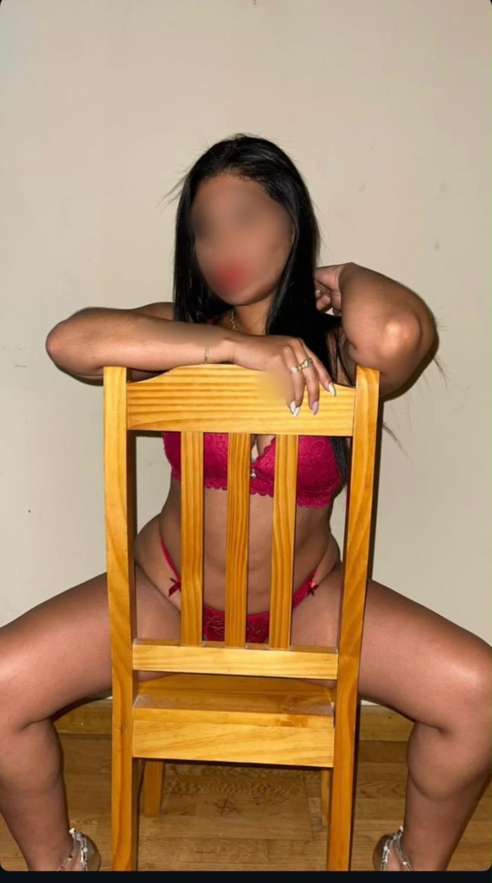 NOVEDAD CHICA JOVEN CON BUEÑAS CURVAS
