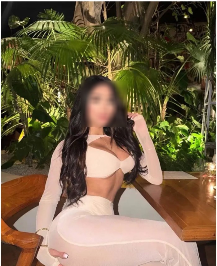 Primera Vez en Almoradi Morena Sexy Enrrollada
