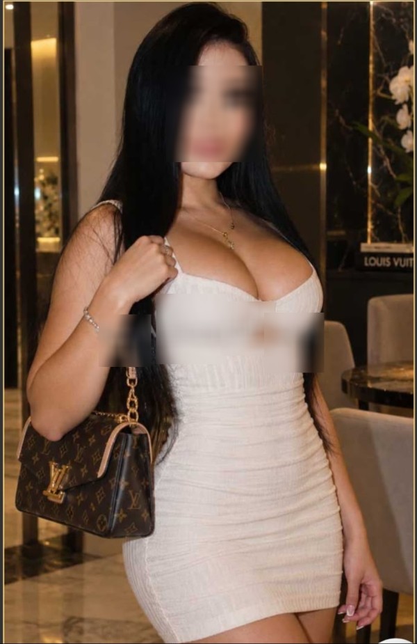 Primera Vez en Almoradi Morena Sexy Enrrollada