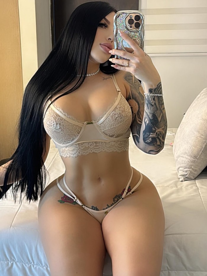 Venezolana Súper sexy, tatuada, irresistible