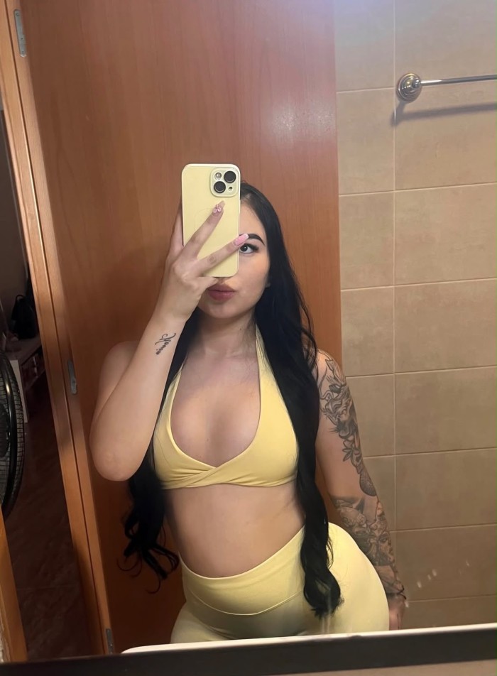 Jovencita cachonda y fiestera