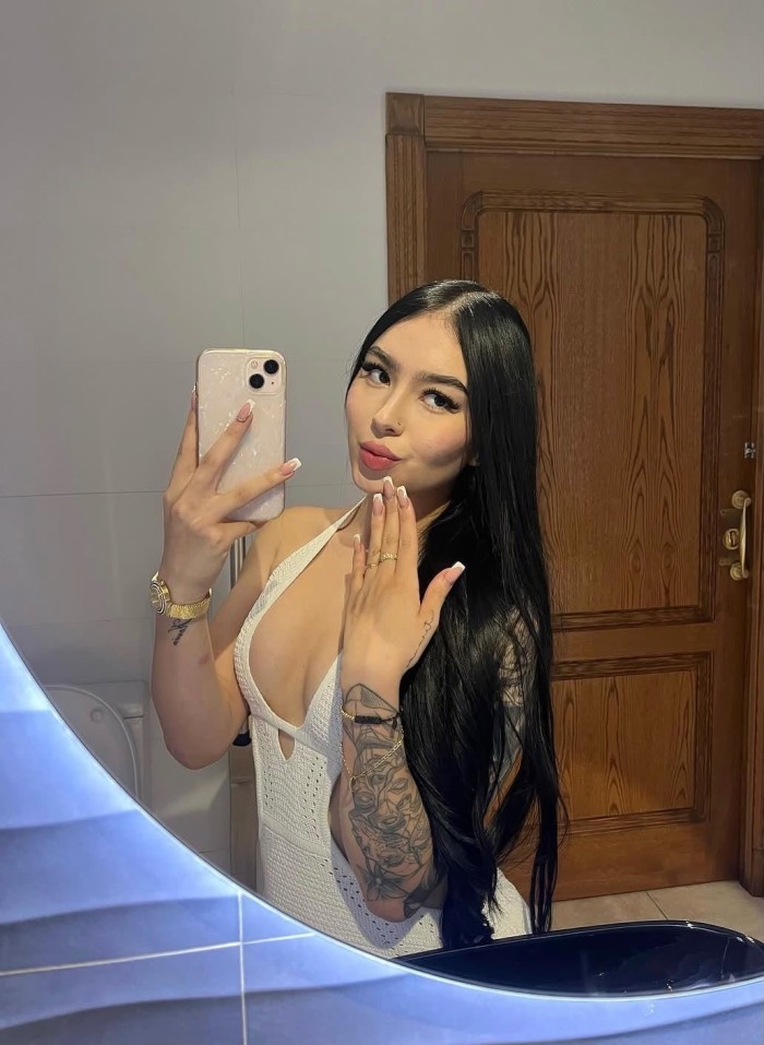 Jovencita cachonda y fiestera