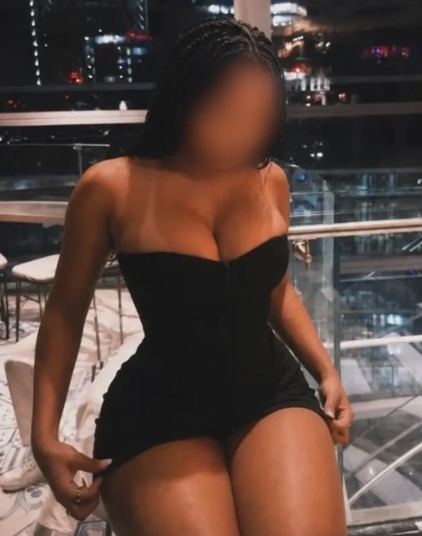 Dominicana con culo y teta grande completa