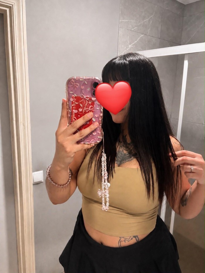 Preciosa y cariñosa de grandes pechos