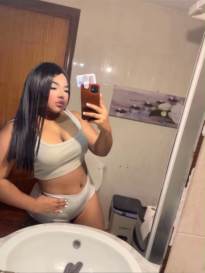 Niñata Mulata explosiva con ganas de que me follen