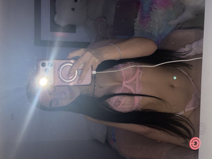 Blanquita rica flaca y muy cachonda y sexy
