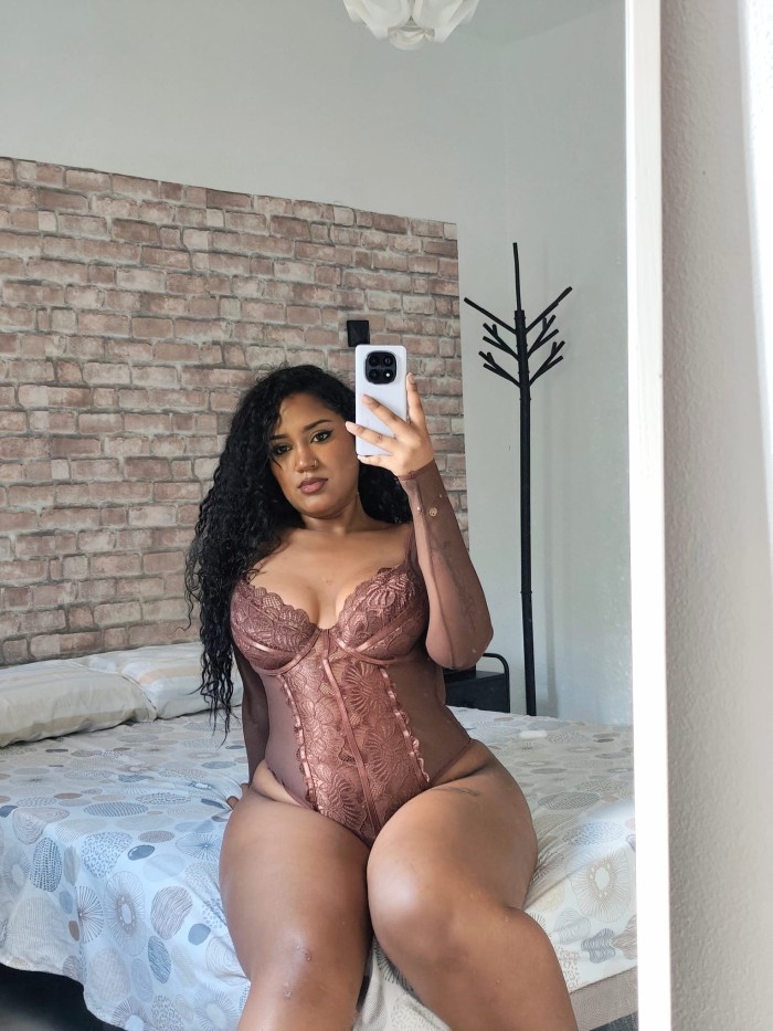 ✯ ✯ 19 AÑOS, JOVENCITA VENEZOLANA CON CURVAS, VICIO Y CERO TABÚES ✯ ✯