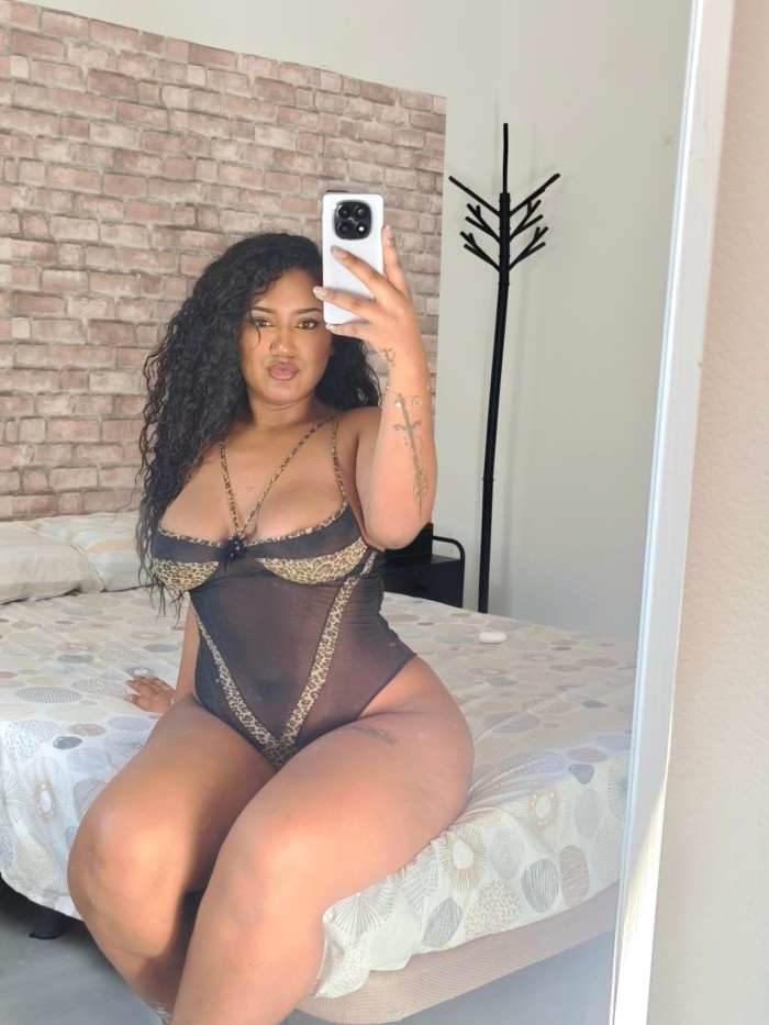 ✯ ✯ 19 AÑOS, JOVENCITA VENEZOLANA CON CURVAS, VICIO Y CERO TABÚES ✯ ✯
