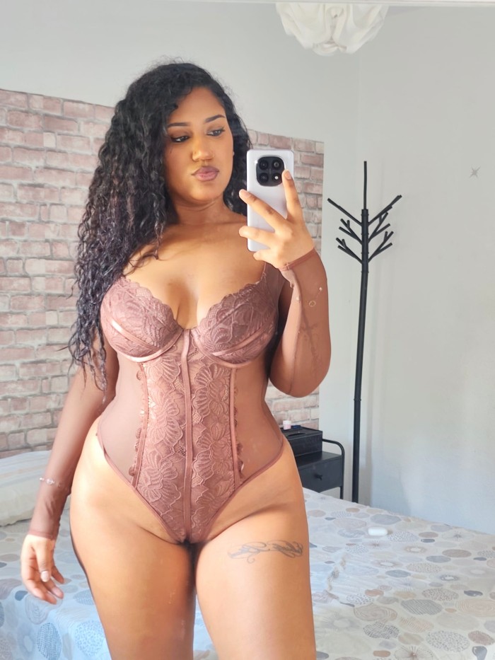 ✯ ✯ 19 AÑOS, JOVENCITA VENEZOLANA CON CURVAS, VICIO Y CERO TABÚES ✯ ✯