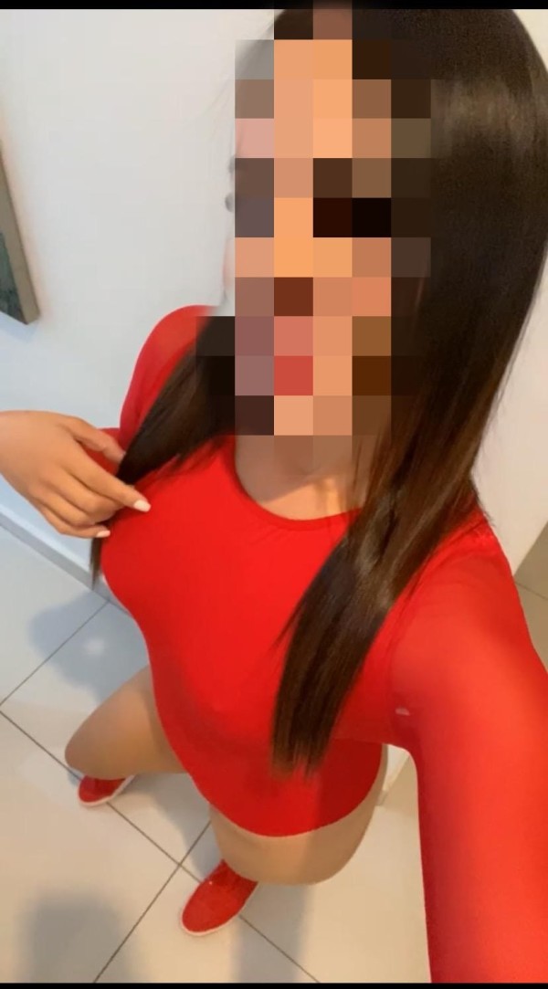 ENTREGADA DELICIOSA ARDIENTE DESEOSA DE PLACER