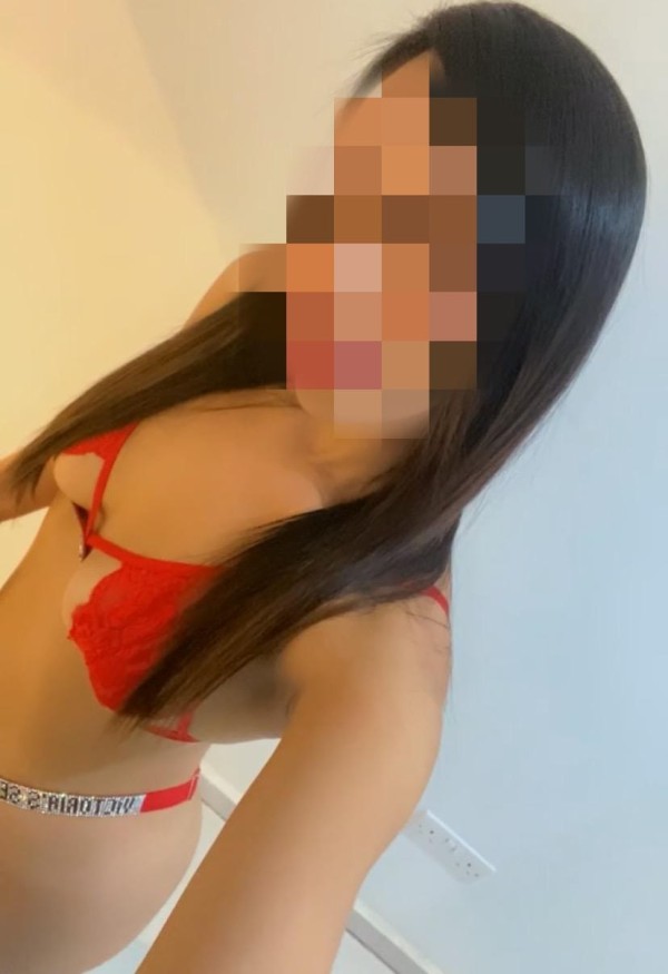 ENTREGADA DELICIOSA ARDIENTE DESEOSA DE PLACER