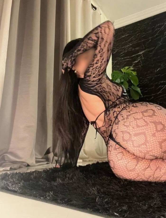 FIESTERITA CACHONDA VEN Y TE COMO ESA POLLA