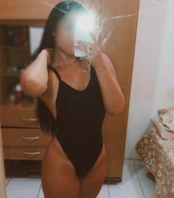 FIESTERITA CACHONDA VEN Y TE COMO ESA POLLA