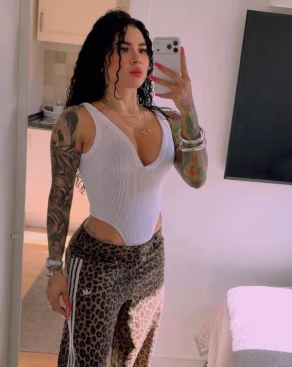 NIKOL SEXY ATREVIDA FIESTERA PURO VICIO FRANCES A TOPE