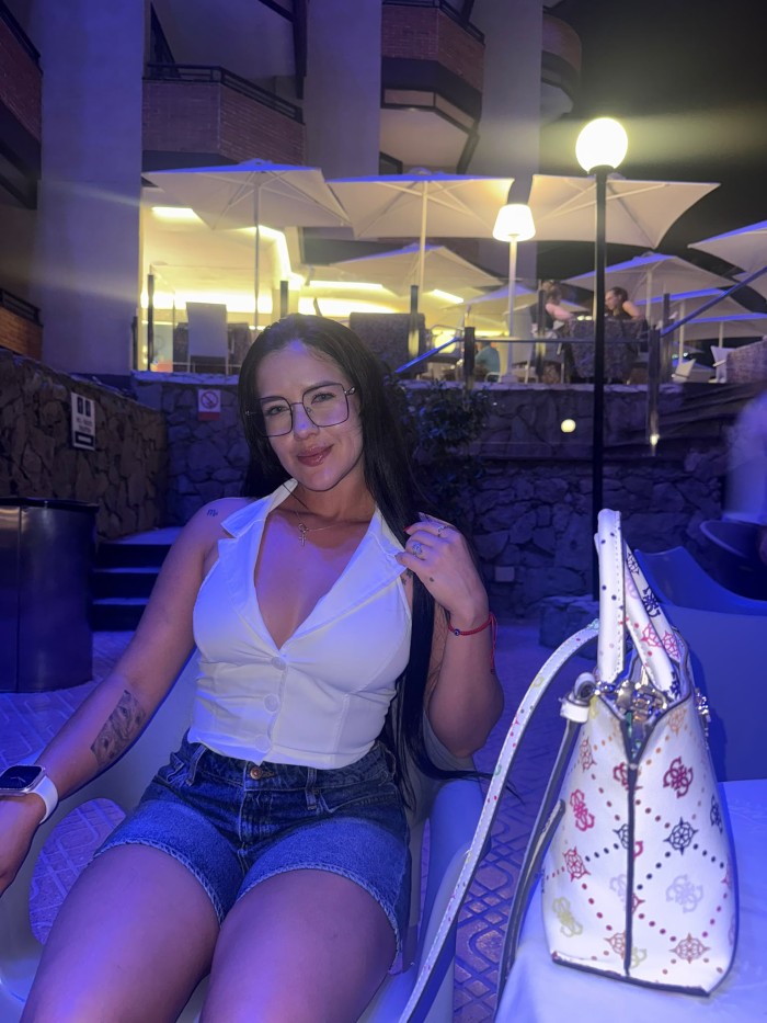 ESMERALDA CUERPAZO INOLVIDABLE PARA QUE DISFRUTES
