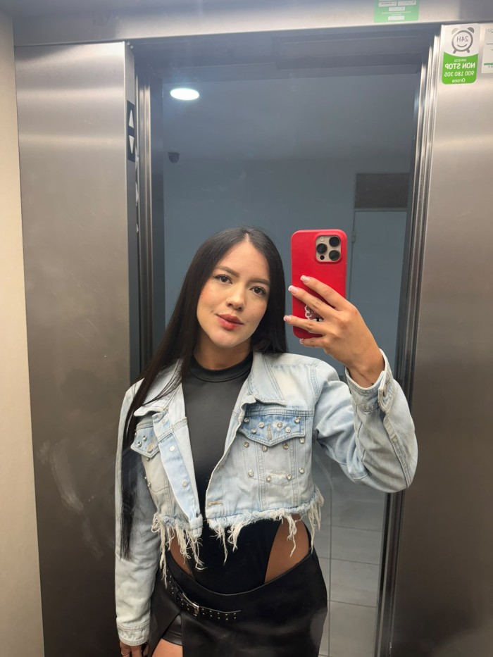 ESMERALDA CUERPAZO INOLVIDABLE PARA QUE DISFRUTES