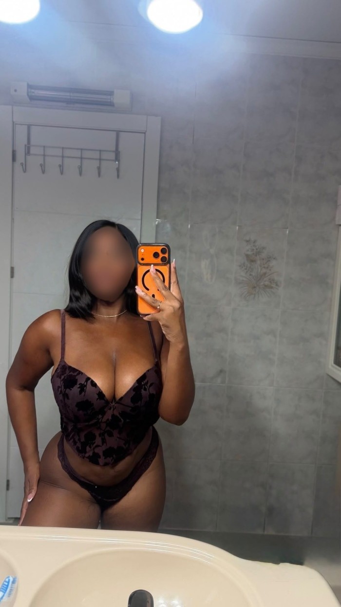 MORENITA CON TETAS DELICIOSAS QUIERE FOLLAR A TOPE
