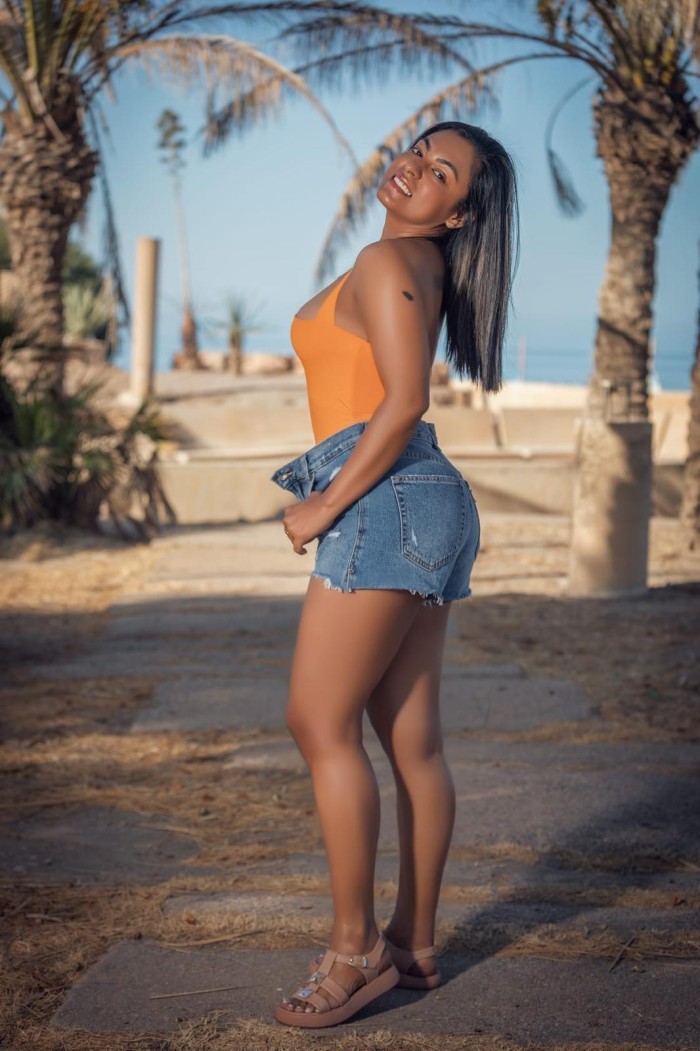 EN CALA BLANES EROTICA MUY CACHONDA SEXY Y FOGOSA