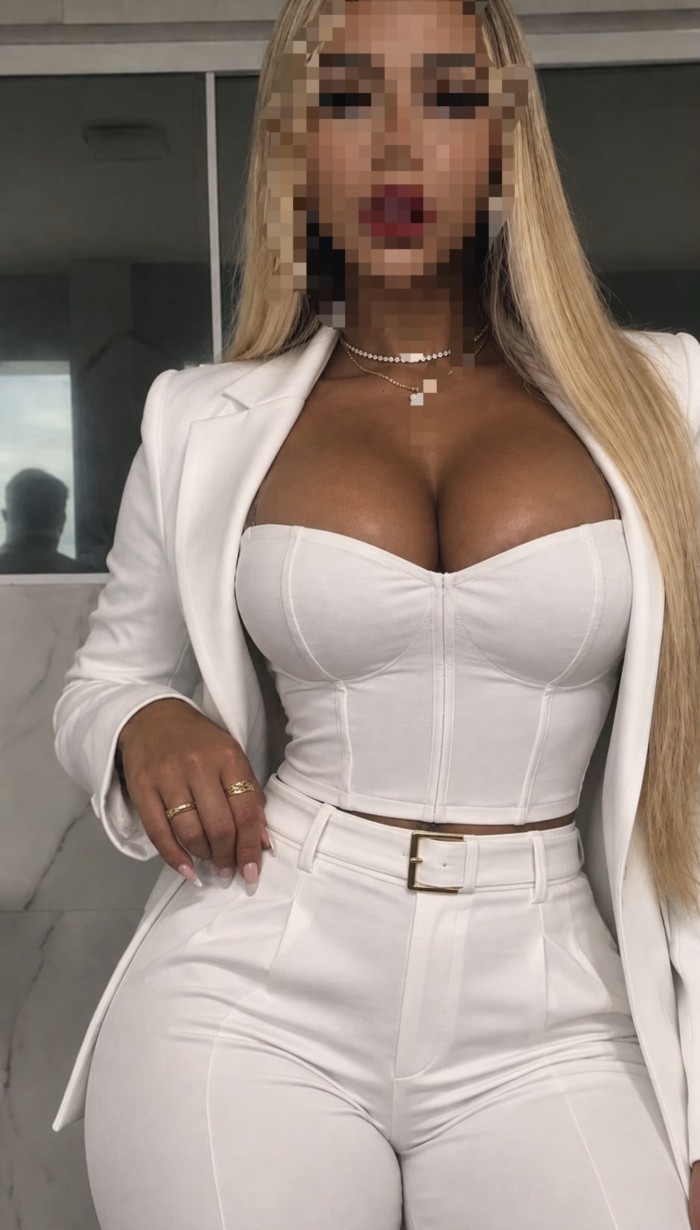 Preciosa colombiana con cuerpo de deseo – Alzira