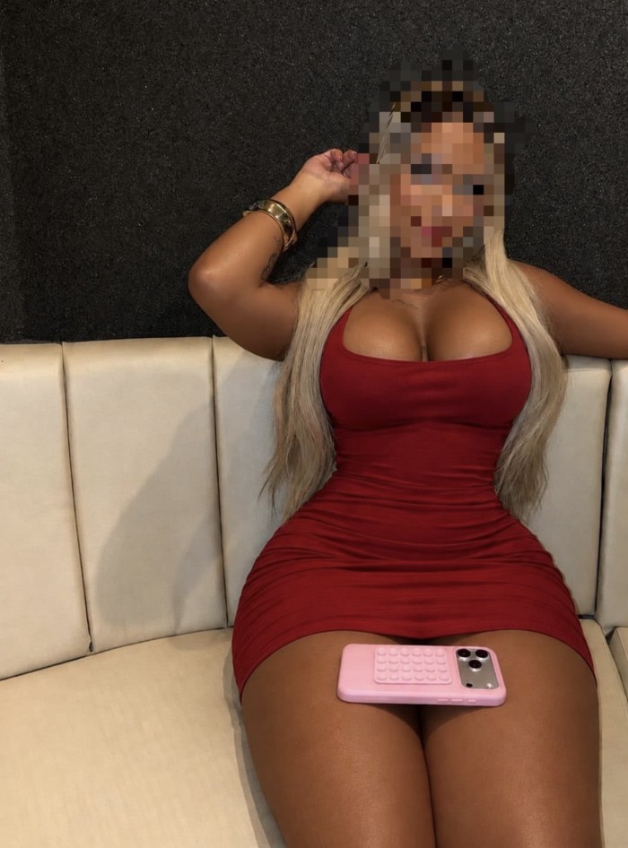 Preciosa colombiana con cuerpo de deseo – Alzira