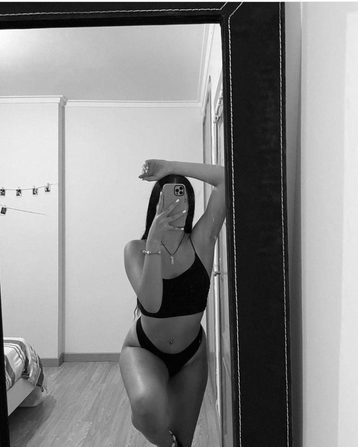 Guapa, bella y esbelta en Tenerife Sur