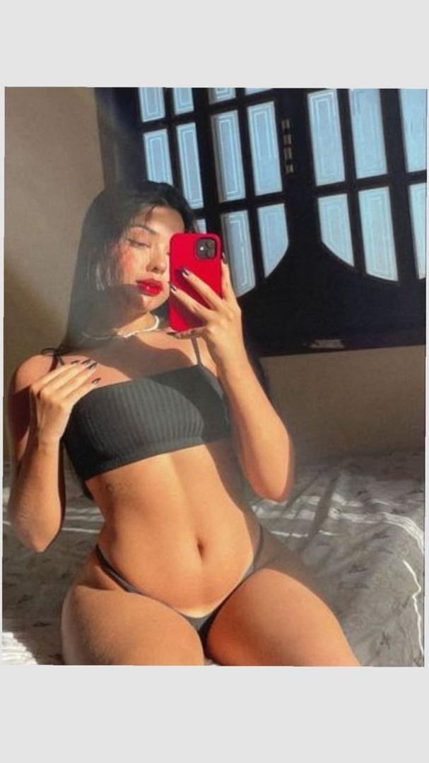 Guapa, bella y esbelta en Tenerife Sur