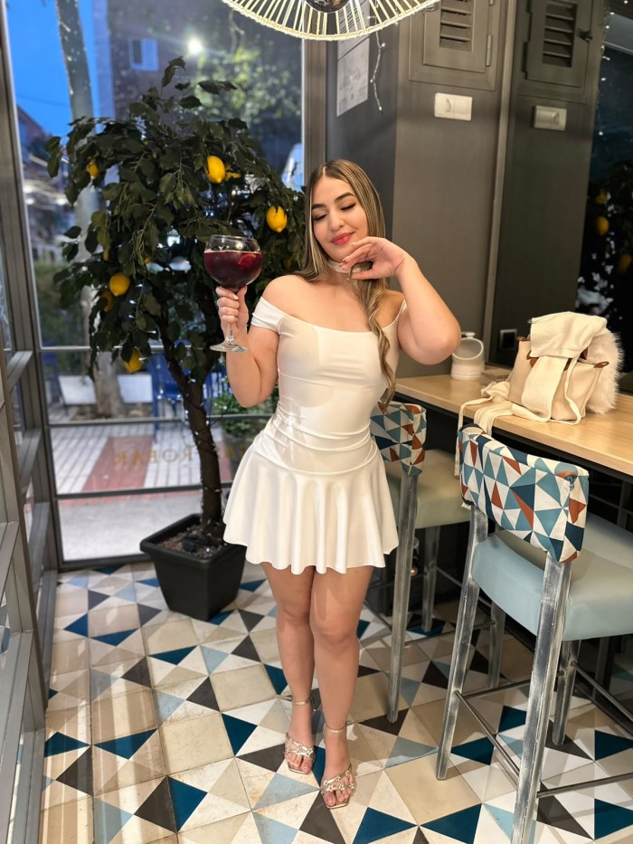 VALERY CARIÑOSA