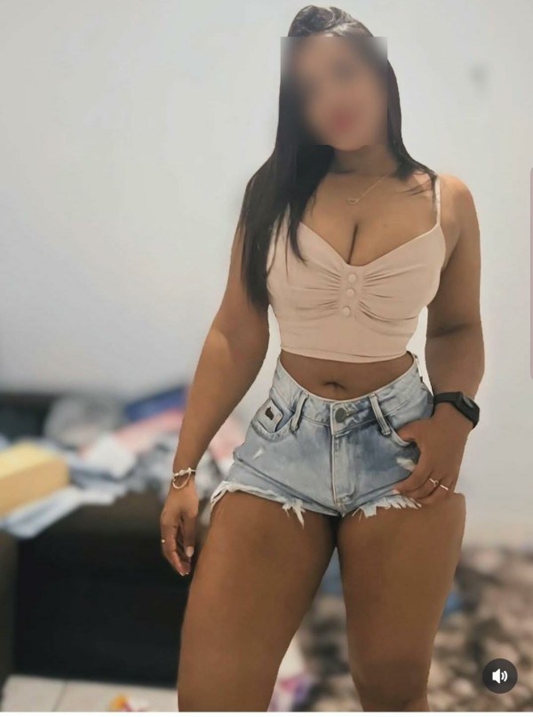 Niñata de clitoris grande,  ven a calmar mis ganas