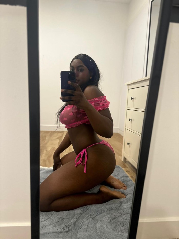 Hermosa morena fogosa