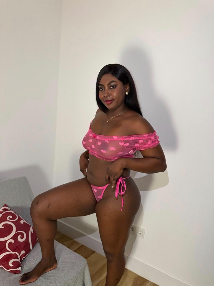 Hermosa morena fogosa