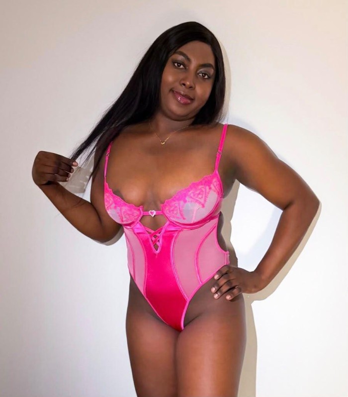 Hermosa morena fogosa