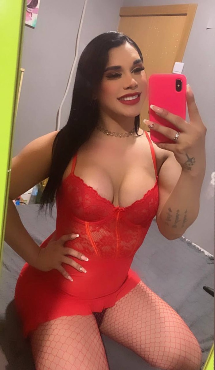 Trans con buen rabo, sensual y cariñosa