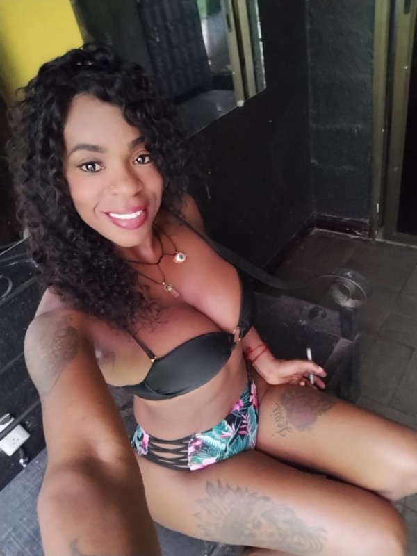 KELLY….GRIEGO..BESO NEGRO…..SALIDAS….24 HORAS..!