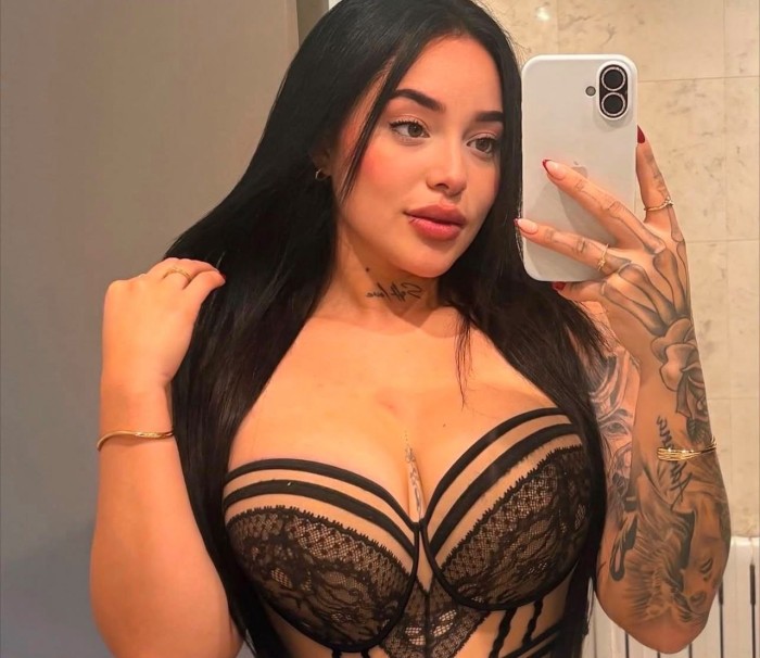 SALOMÉ COLOMBIANA NALGONA FIESTERA 24H