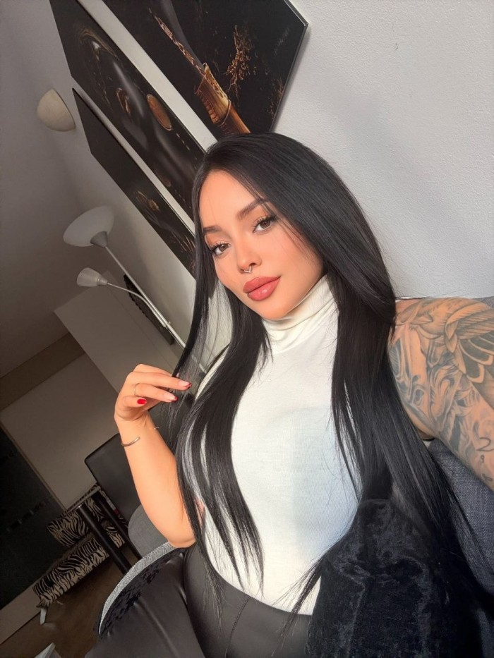 SALOMÉ COLOMBIANA NALGONA FIESTERA 24H